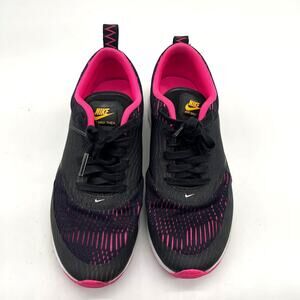 Nike Women's Athletic Shoes Size 6 US Black Pink